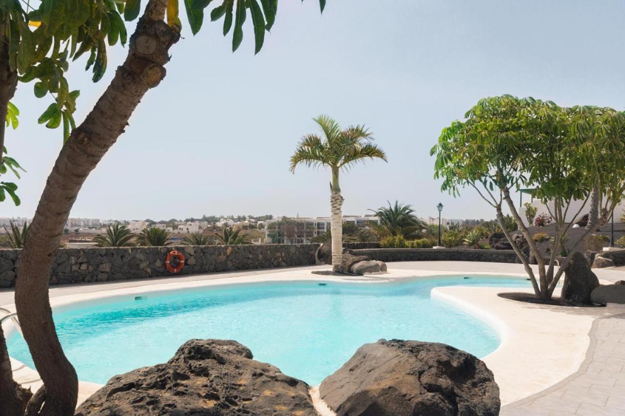 Apartamento Om Con Piscina Y Vistas Al Mar Costa Teguise Exterior foto