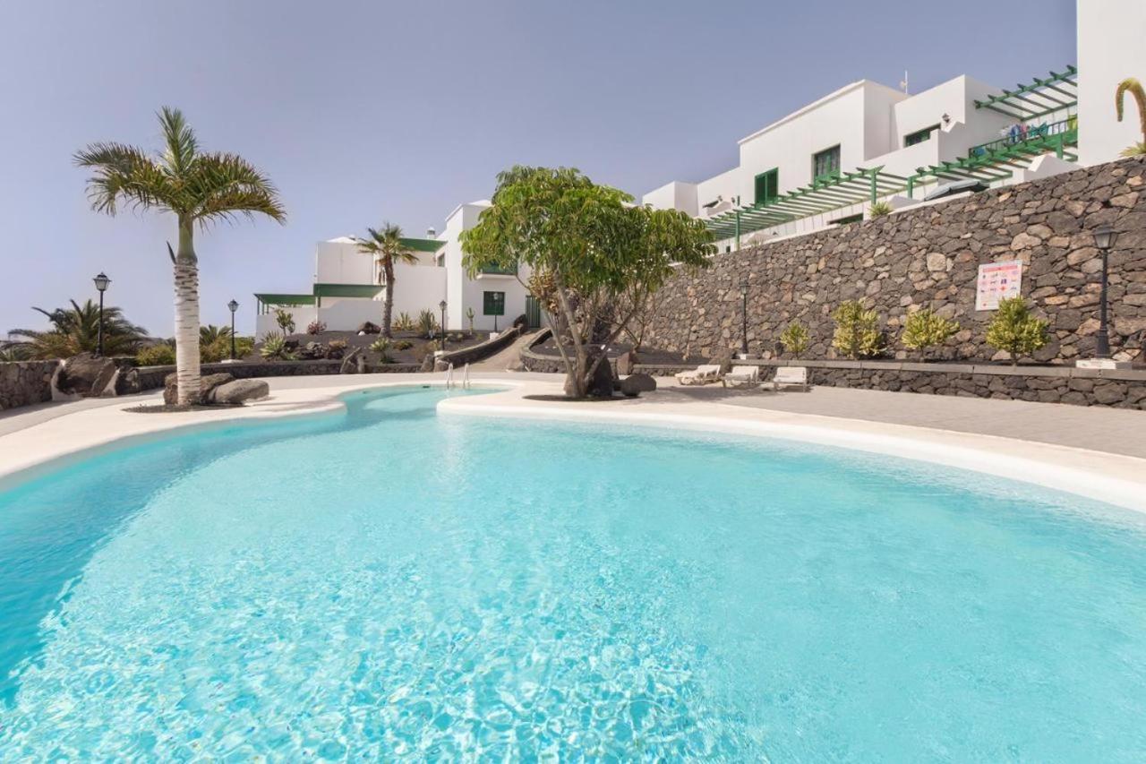 Apartamento Om Con Piscina Y Vistas Al Mar Costa Teguise Exterior foto